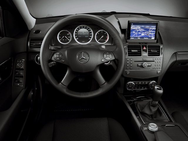 Фото Mercedes-Benz C-Класс III (W204) #11