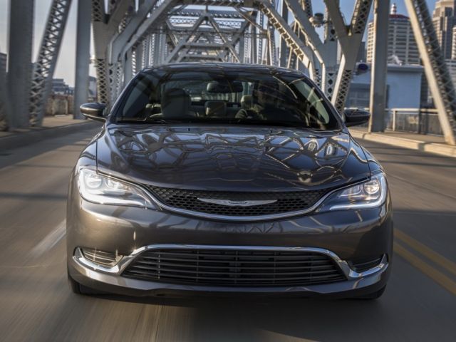 Фото Chrysler 200 II #2