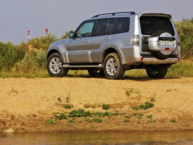 Фото Mitsubishi Pajero IV Рестайлинг 1 #2