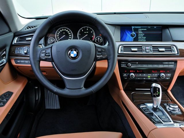 Фото BMW 7 Series V (F01/F02/F04) #10