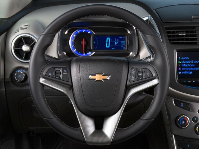 Фото Chevrolet Trax I #9