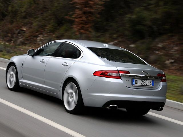 Фото Jaguar XF I #2