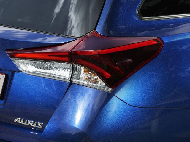 Фото Toyota Auris II Рестайлинг #13