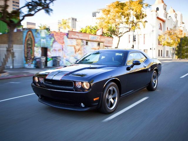 Фото Dodge Challenger III #1