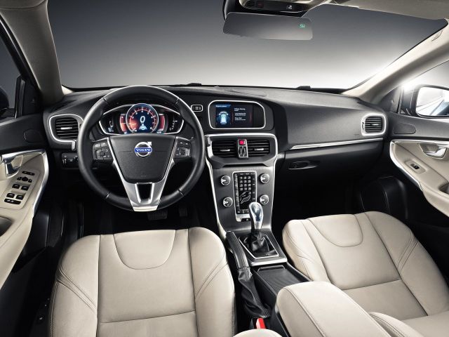 Фото Volvo V40 II #6