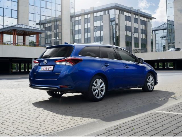 Фото Toyota Auris II Restyling #3