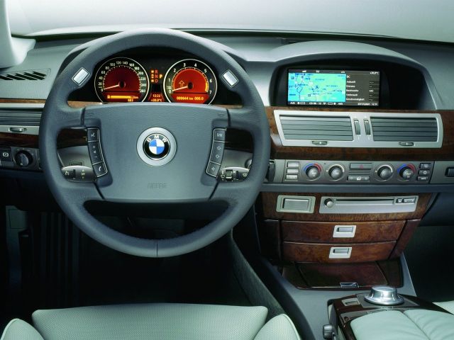 Фото BMW 7 Series IV (E65/E66) #8