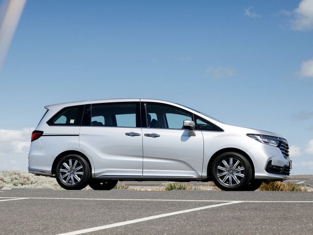 Фото Honda Odyssey V Рестайлинг 2 #17