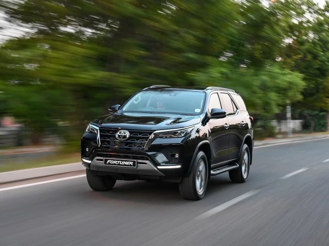 Фото Toyota Fortuner II Restyling #1