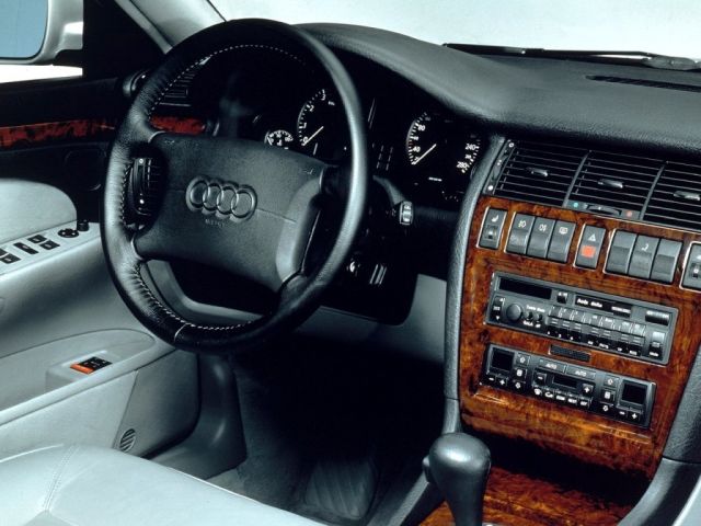 Фото Audi A8 I (D2) #5