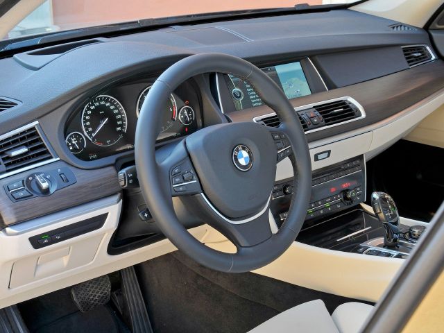 Фото BMW 5 Series VI (F10/F11/F07) #5