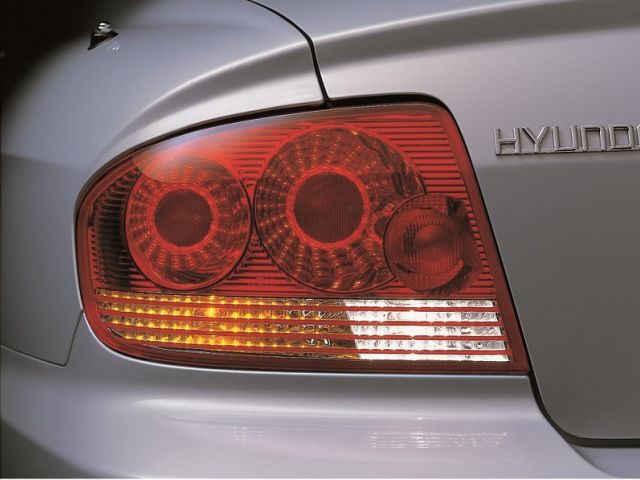 Фото Hyundai Sonata IV (EF) Restyling #13
