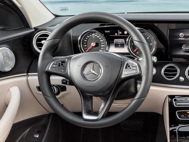 Фото Mercedes-Benz E-Класс V (W213, S213, C238) #12