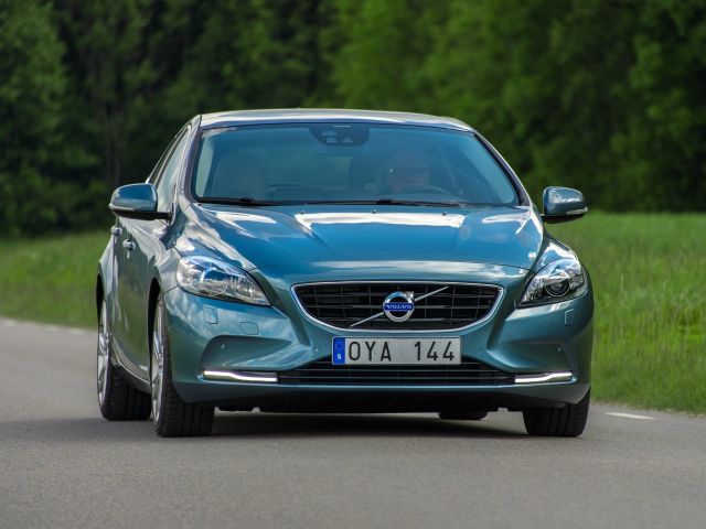 Фото Volvo V40 II #1