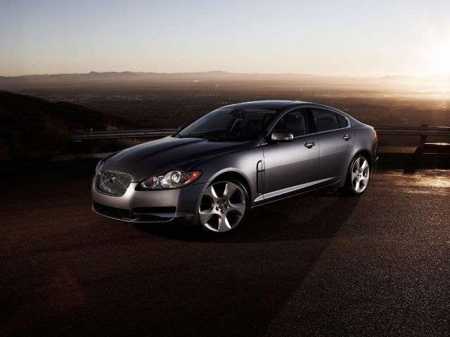 Фото Jaguar XF I #1