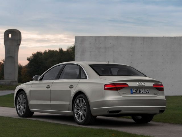 Фото Audi A8 III (D4) Restyling #15