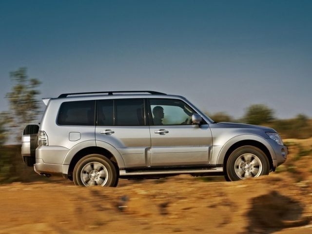 Фото Mitsubishi Pajero IV Рестайлинг 1 #10