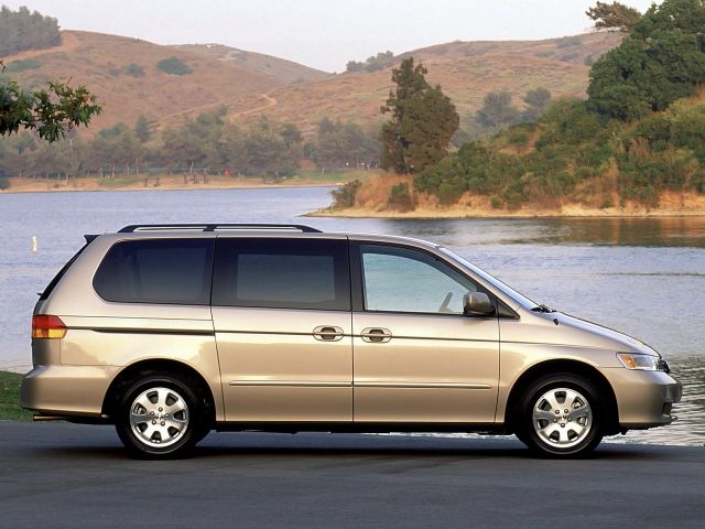 Фото Honda Odyssey (North America) II #2