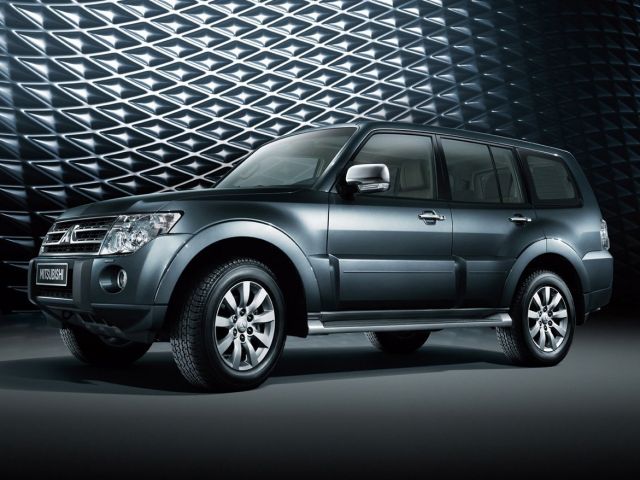 Фото Mitsubishi Pajero IV Рестайлинг 1 #1