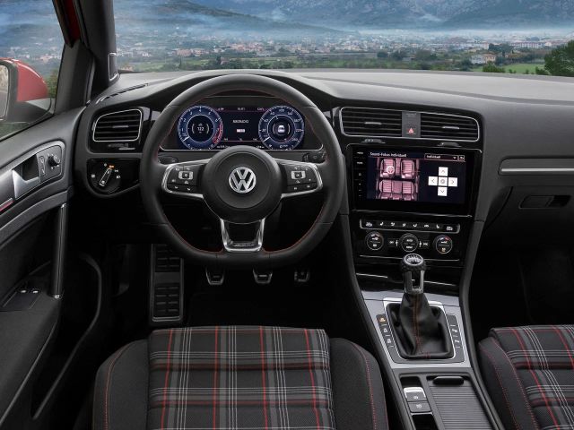 Фото Volkswagen Golf GTI VII Рестайлинг #5