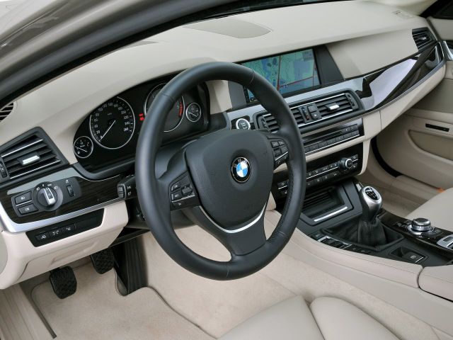 Фото BMW 5 серии VI (F10/F11/F07) #5