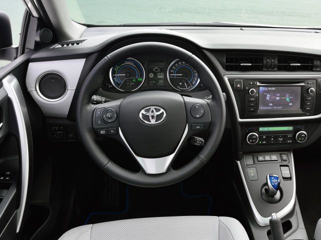 Фото Toyota Auris II #6