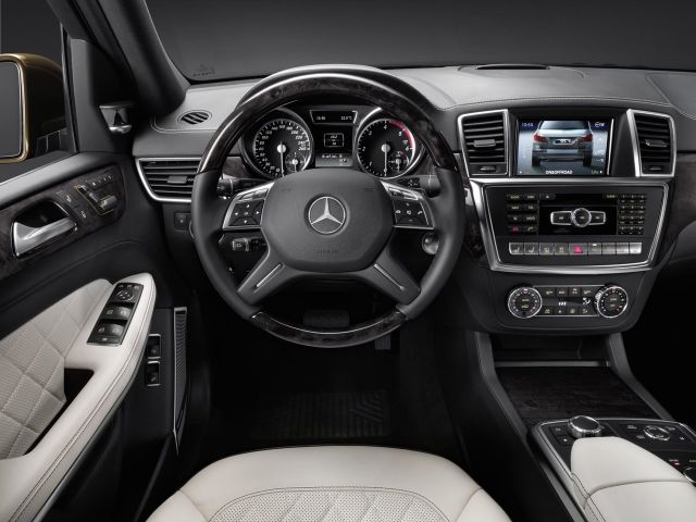 Фото Mercedes-Benz GL-Класс II (X166) #7