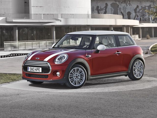 Фото MINI Hatch III (F55/F56) #1