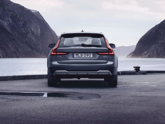 Фото Volvo V90 Cross Country I Restyling #4