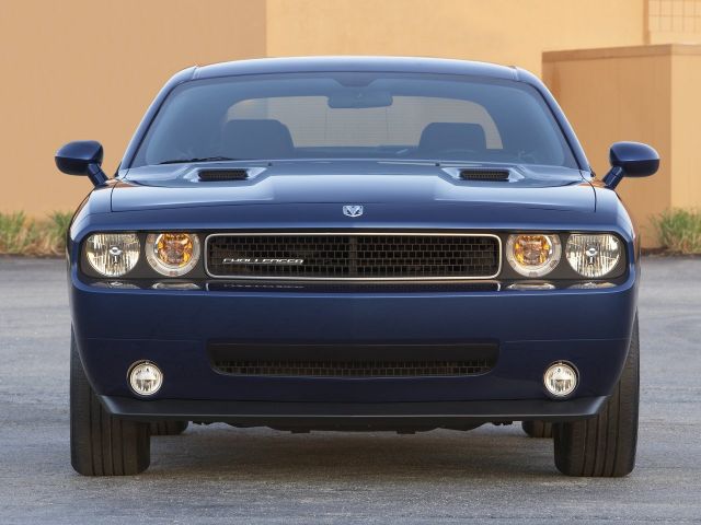 Фото Dodge Challenger III #3