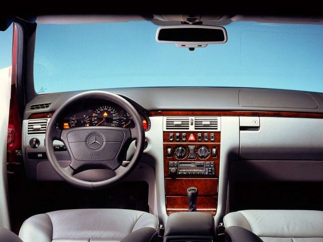 Фото Mercedes-Benz E-Класс II (W210, S210) #19