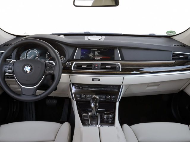 Фото BMW 5 Series VI (F10/F11/F07) Restyling #12