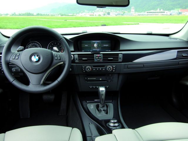 Фото BMW 3 Series V (E90/E91/E92/E93) #12