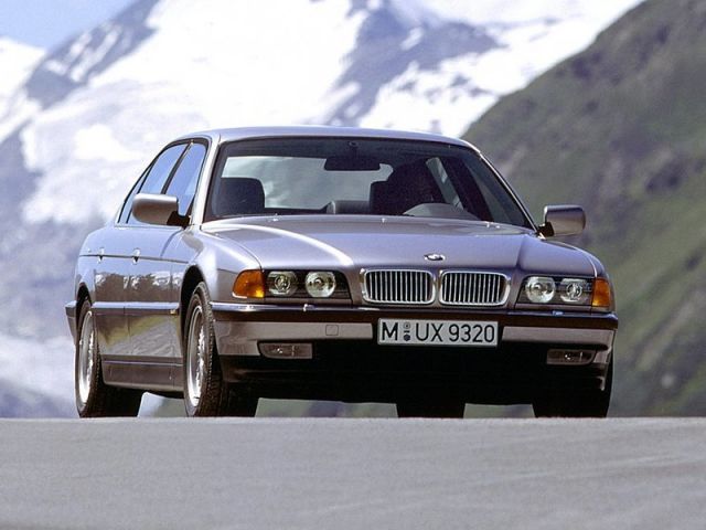 Фото BMW 7 Series III (E38) #3