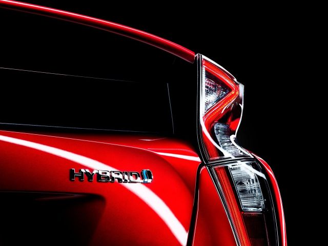 Фото Toyota Prius IV (XW50) #11