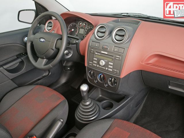 Фото Ford Fiesta Mk5 #3