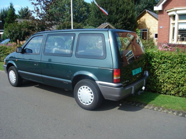 Фото Chrysler Voyager II #2