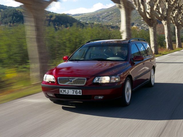 Фото Volvo V70 II #1