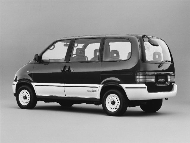 Фото Nissan Vanette III #2