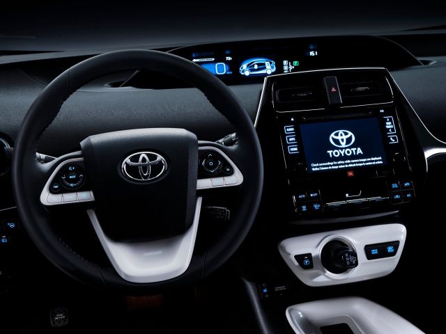 Фото Toyota Prius IV (XW50) #5