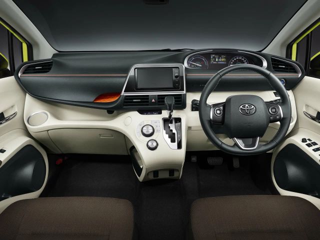 Фото Toyota Sienta II #3