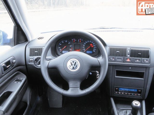 Фото Volkswagen Golf IV #5