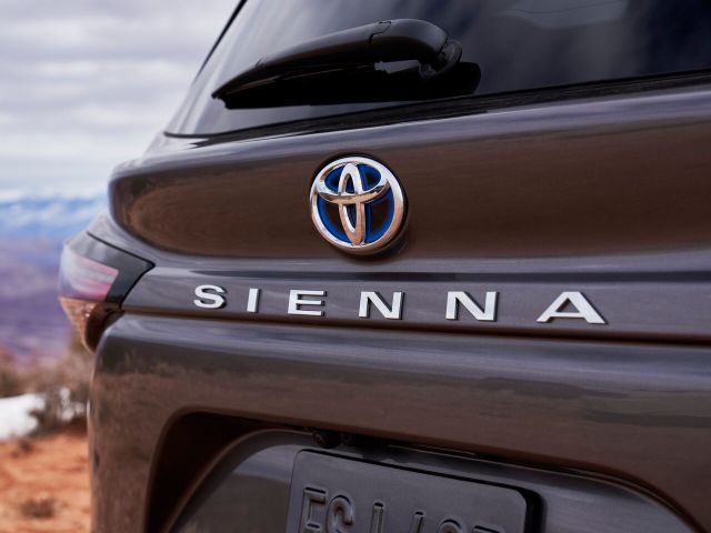 Фото Toyota Sienna IV #13