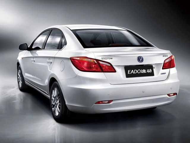 Фото Changan Eado #2