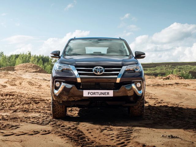 Фото Toyota Fortuner II #3