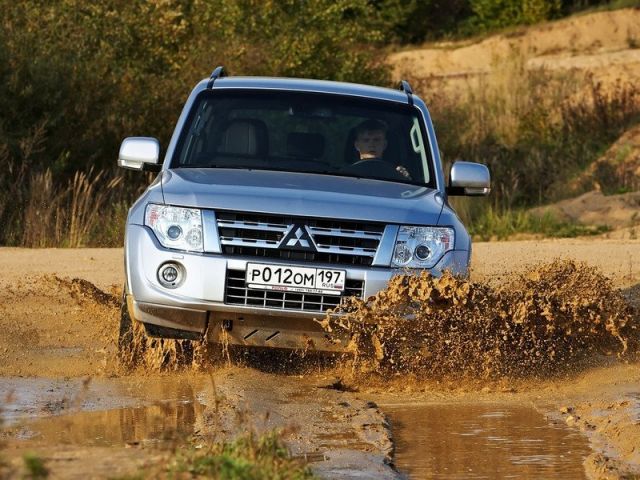 Фото Mitsubishi Pajero IV Рестайлинг 1 #3