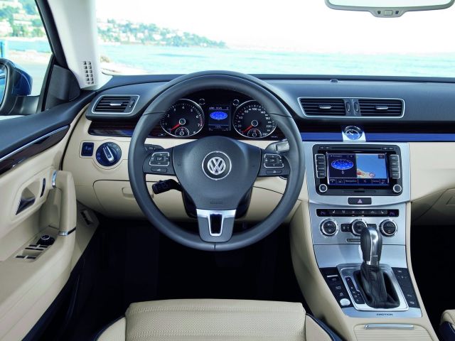 Фото Volkswagen Passat CC I Restyling #6