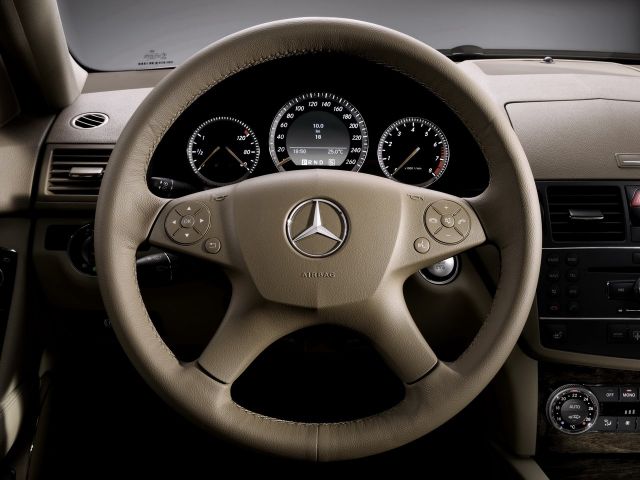 Фото Mercedes-Benz C-Класс III (W204) #11