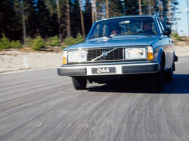 Фото Volvo 240 Series #3