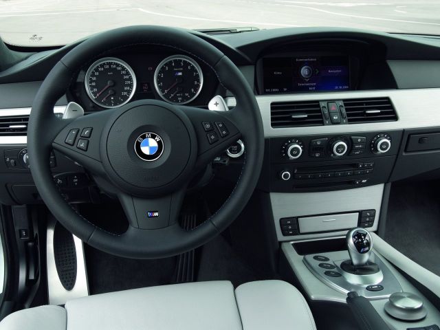 Фото BMW M5 IV (E60/E61) #7